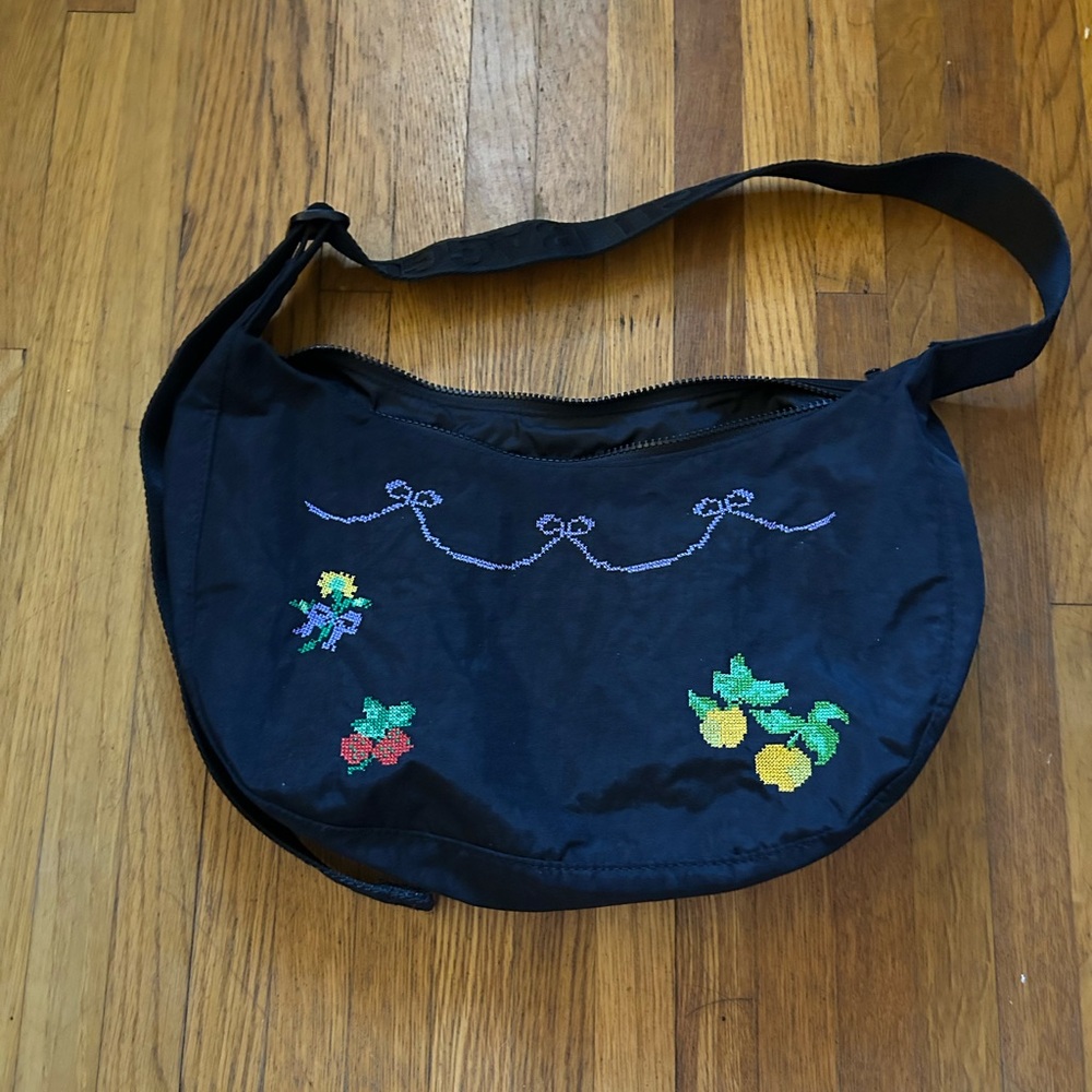 BAGGU cross stitch medium crescent bag